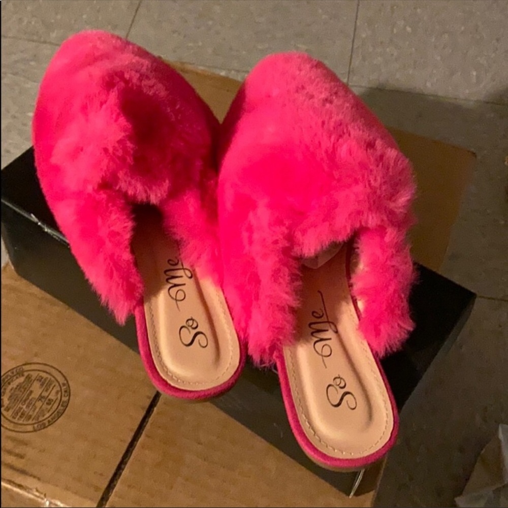 Brand New Pink Fuzzy Mules *Women’s Size 9.5/10